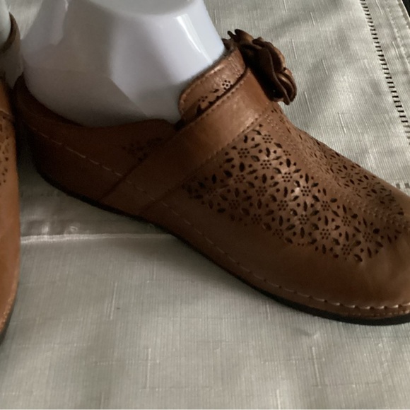 Spring Step Clog - Picture 4 of 6